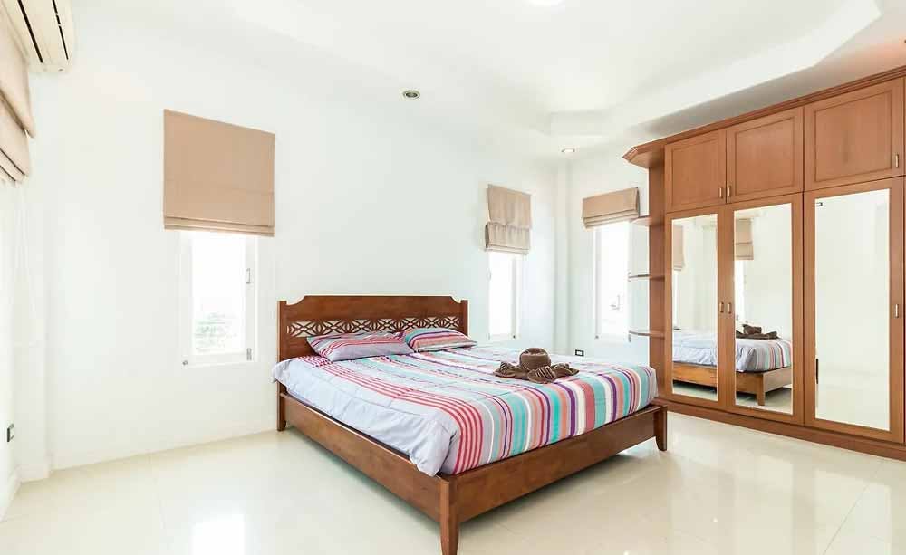 baan-kanittha-tewaree-4-bedrooms-pool-thailand-03.jpg