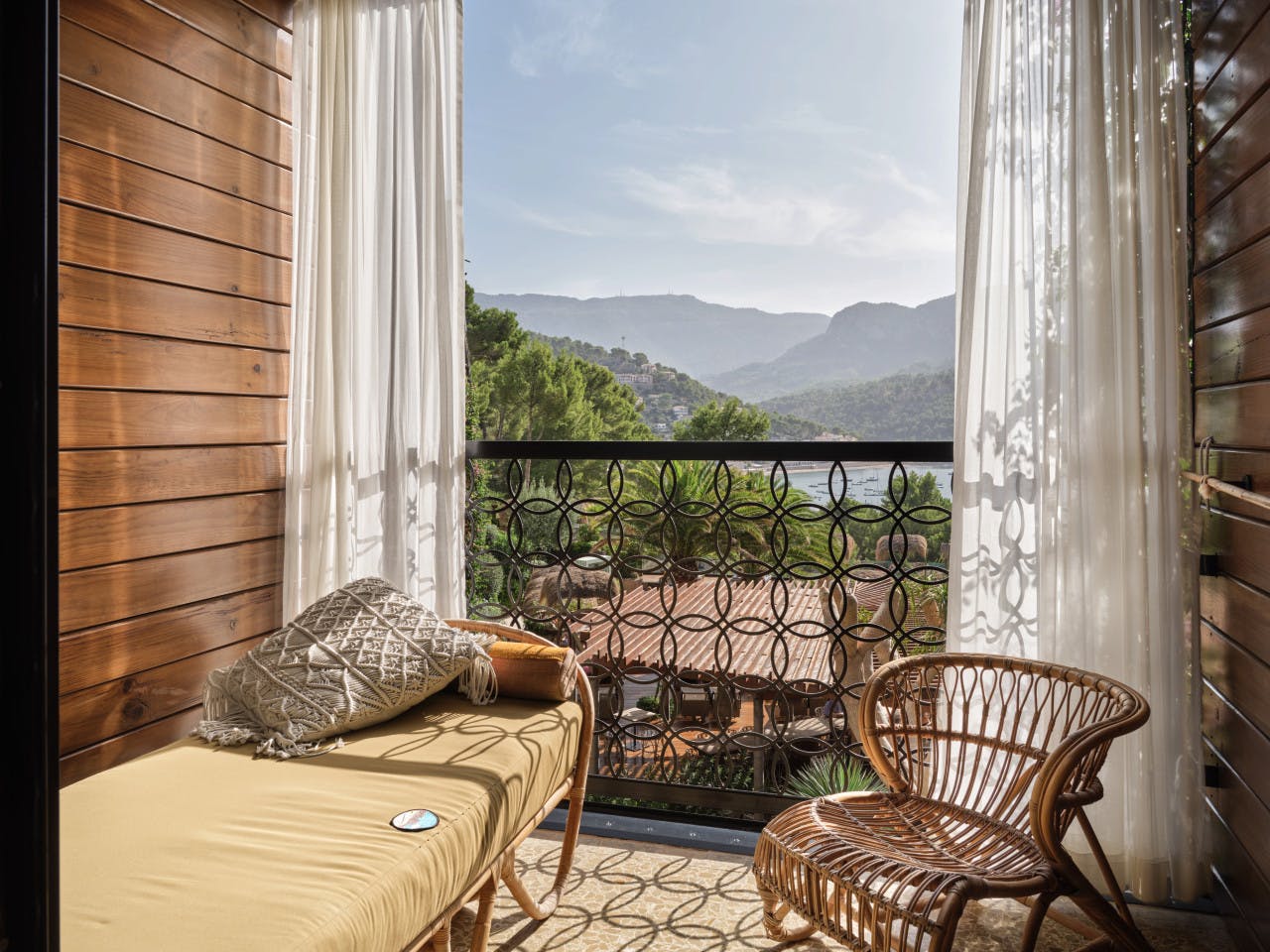 Bikini Island & Mountain Hotels