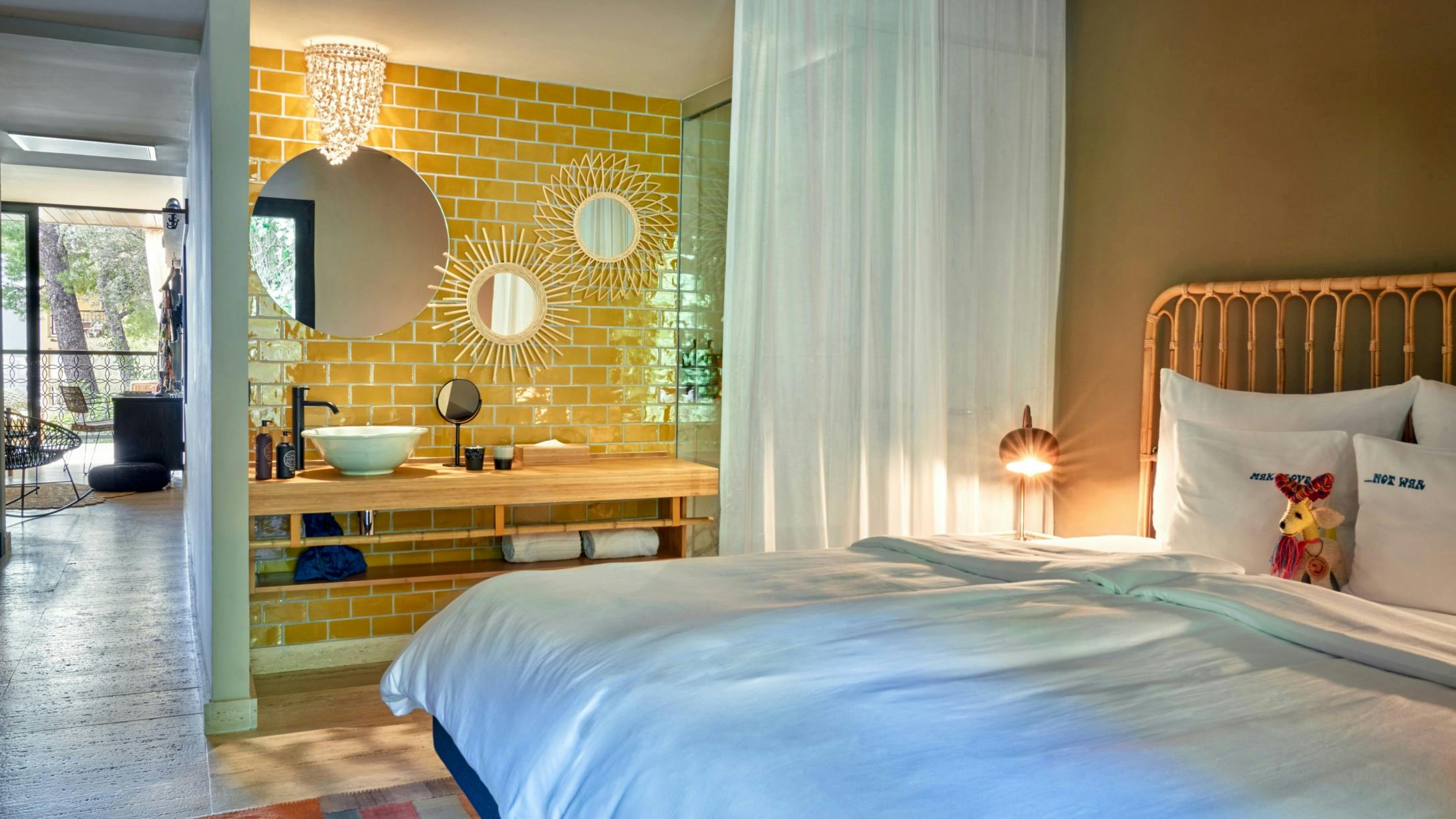 Bikini Island & Mountain Hotels