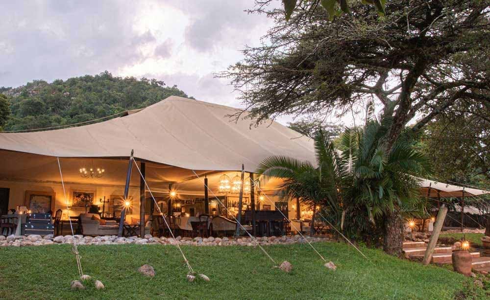 cottars-1920-safari-camp-masai-mara-national-reserve-kenya-02.jpg