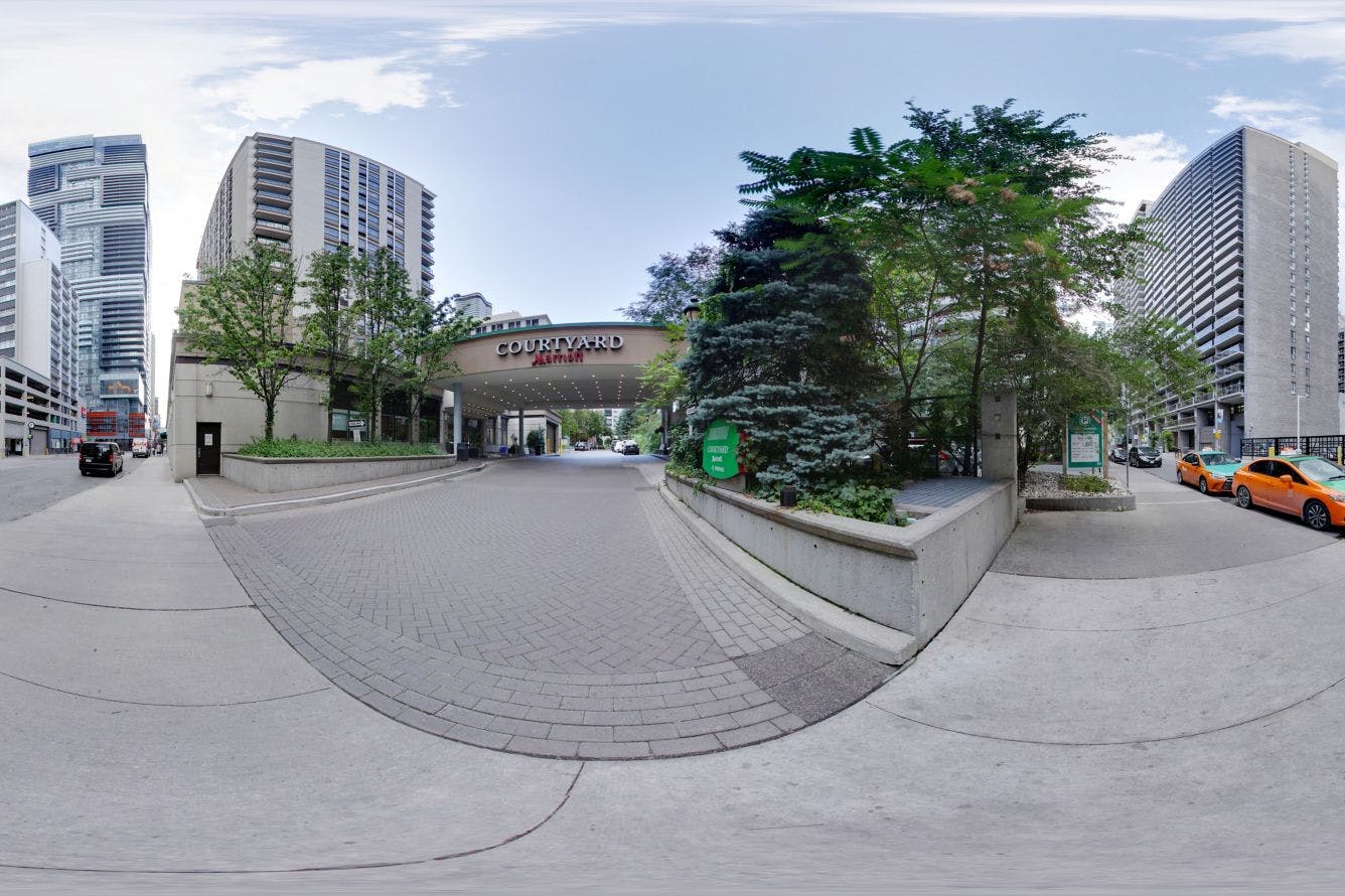Courtyard Toronto Downtown