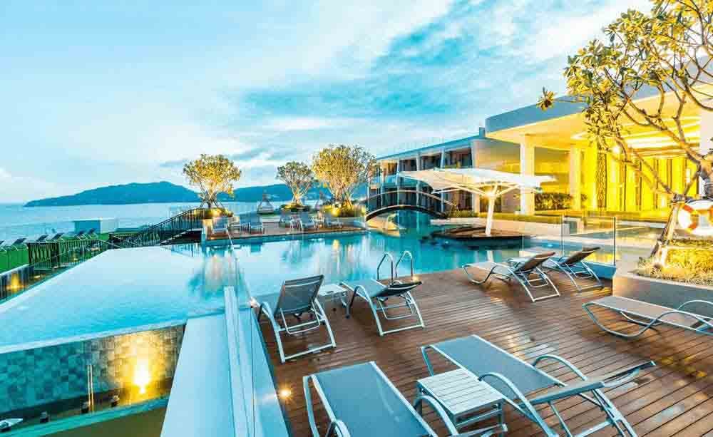 crest-resort-and-pool-villas-01