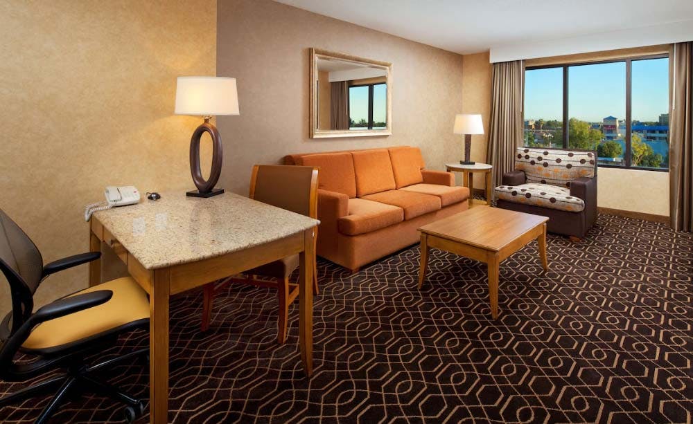 doubletree-suites-by-hilton-hotel-anaheim-resort-convention-center-06
