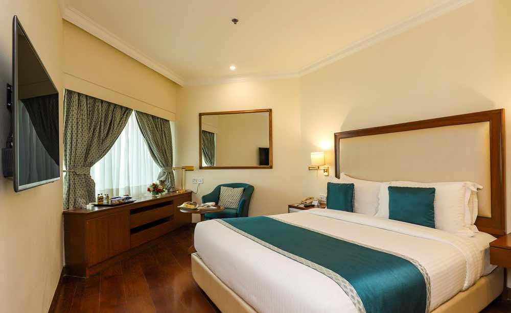 hotel-royal-plaza-delhi-06