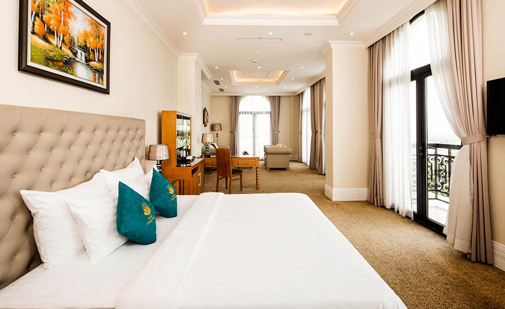 MerPerle Crystal Palace Hotel