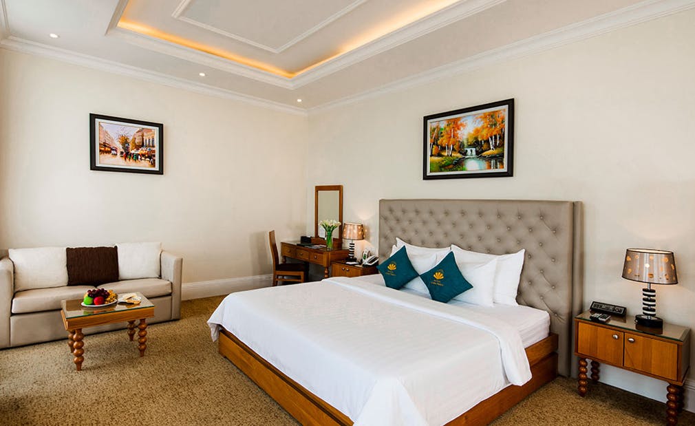 MerPerle Crystal Palace Hotel