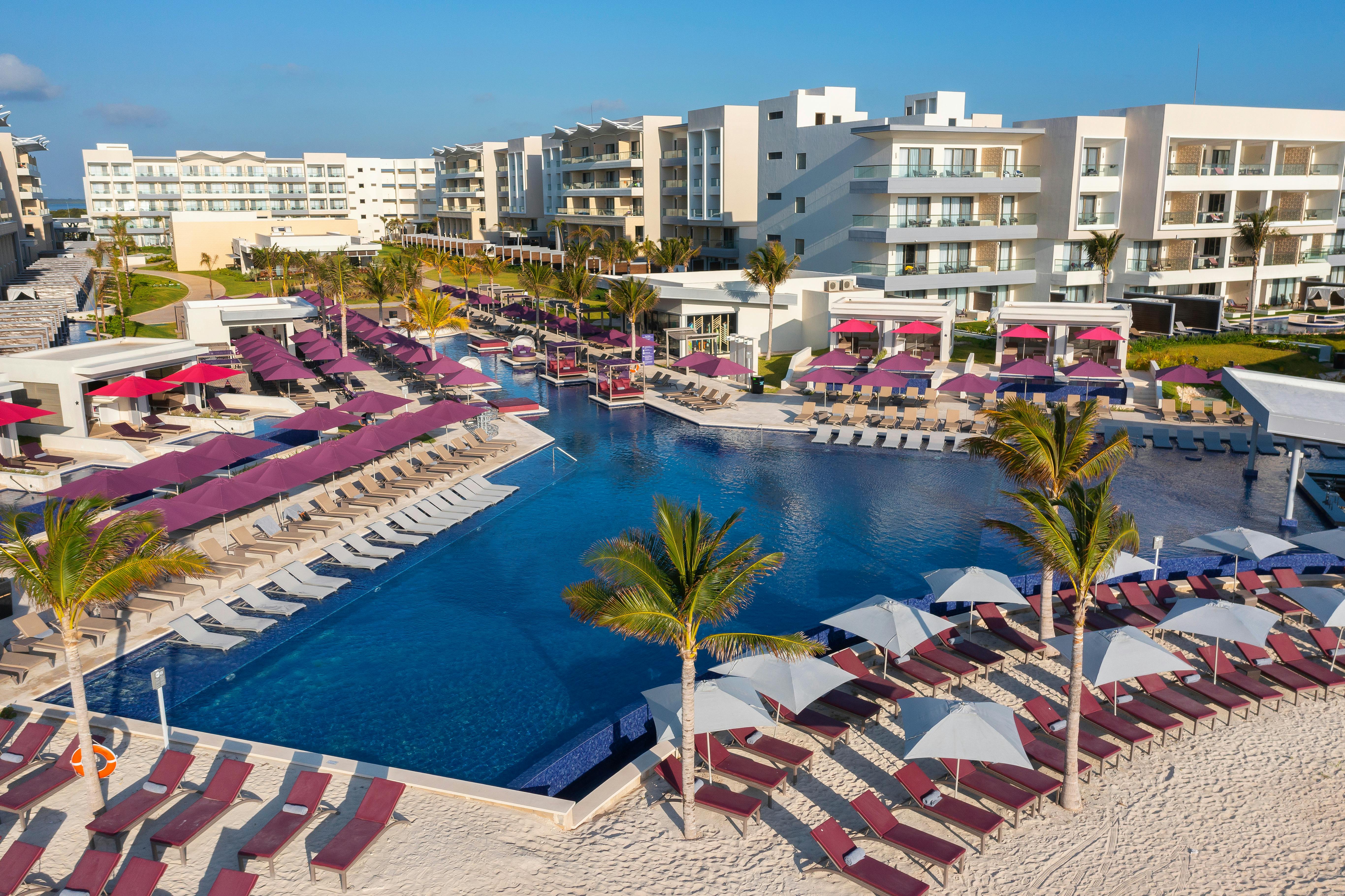 Planet Hollywood Cancun by Royalton
