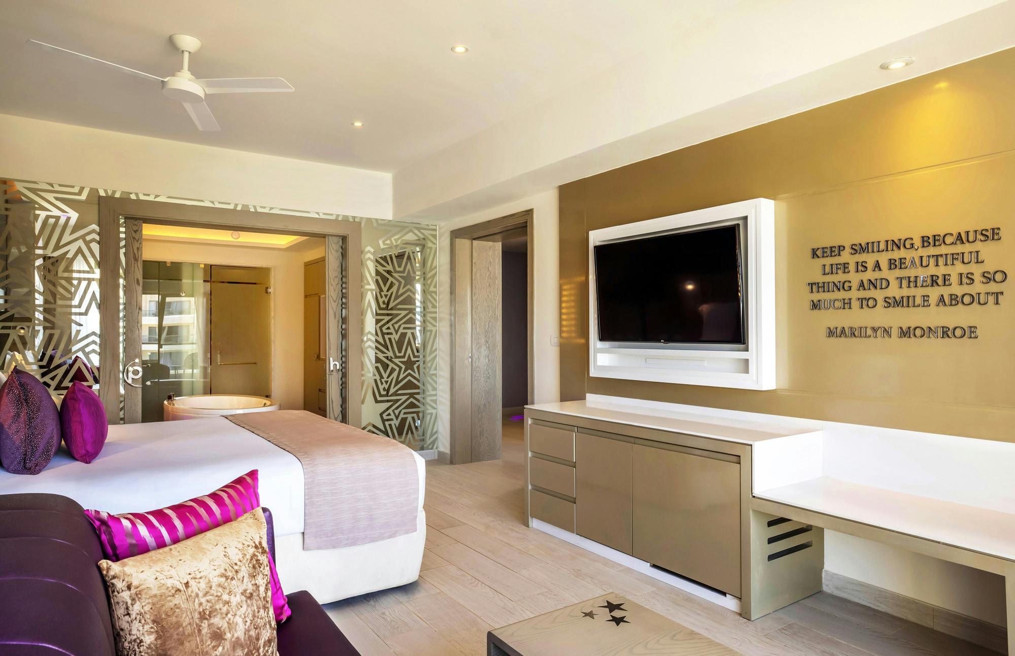 Planet Hollywood Cancun by Royalton