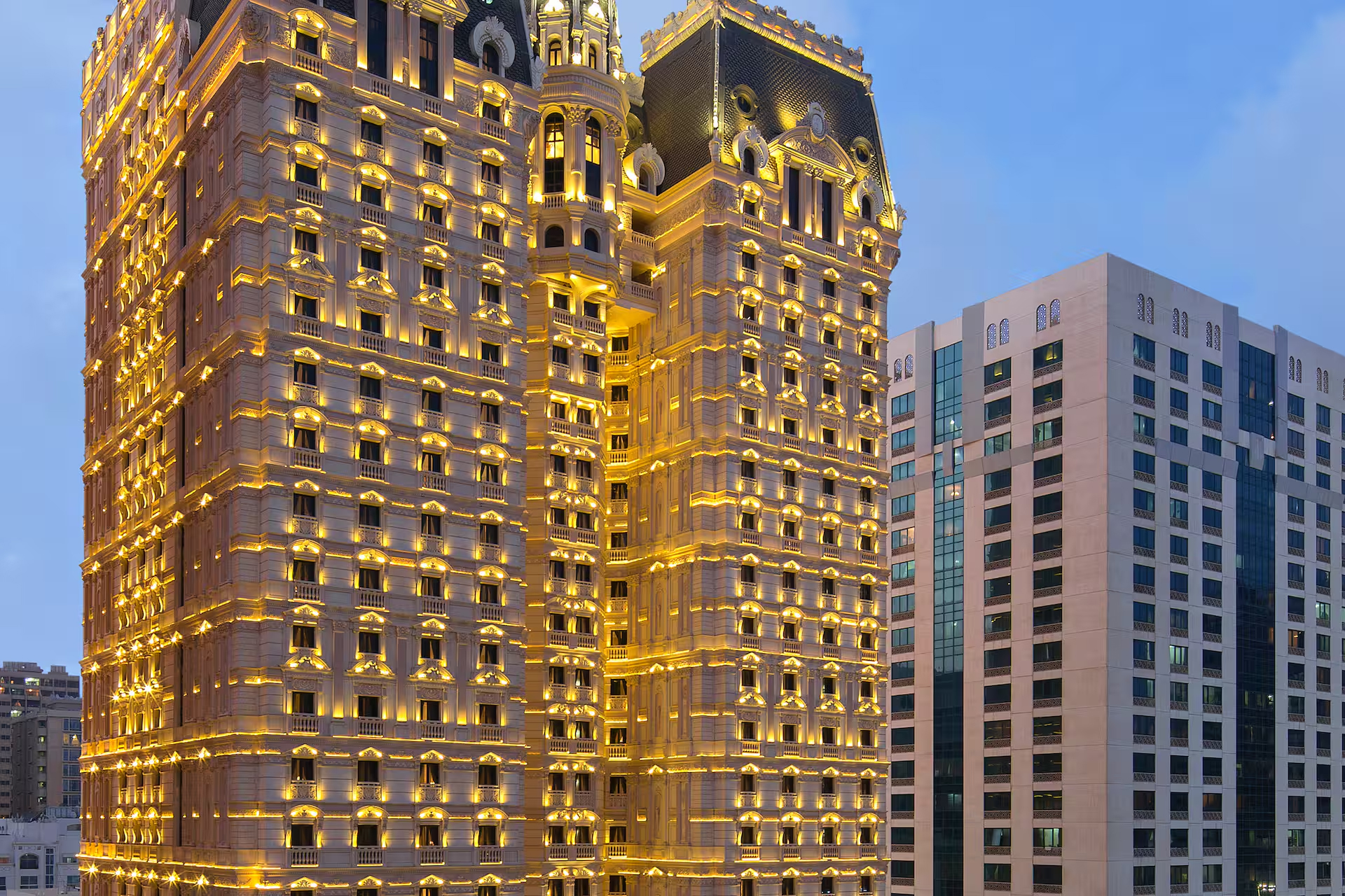 Royal Rose Hotel Abu Dhabi, Curio Collection By Hilton
