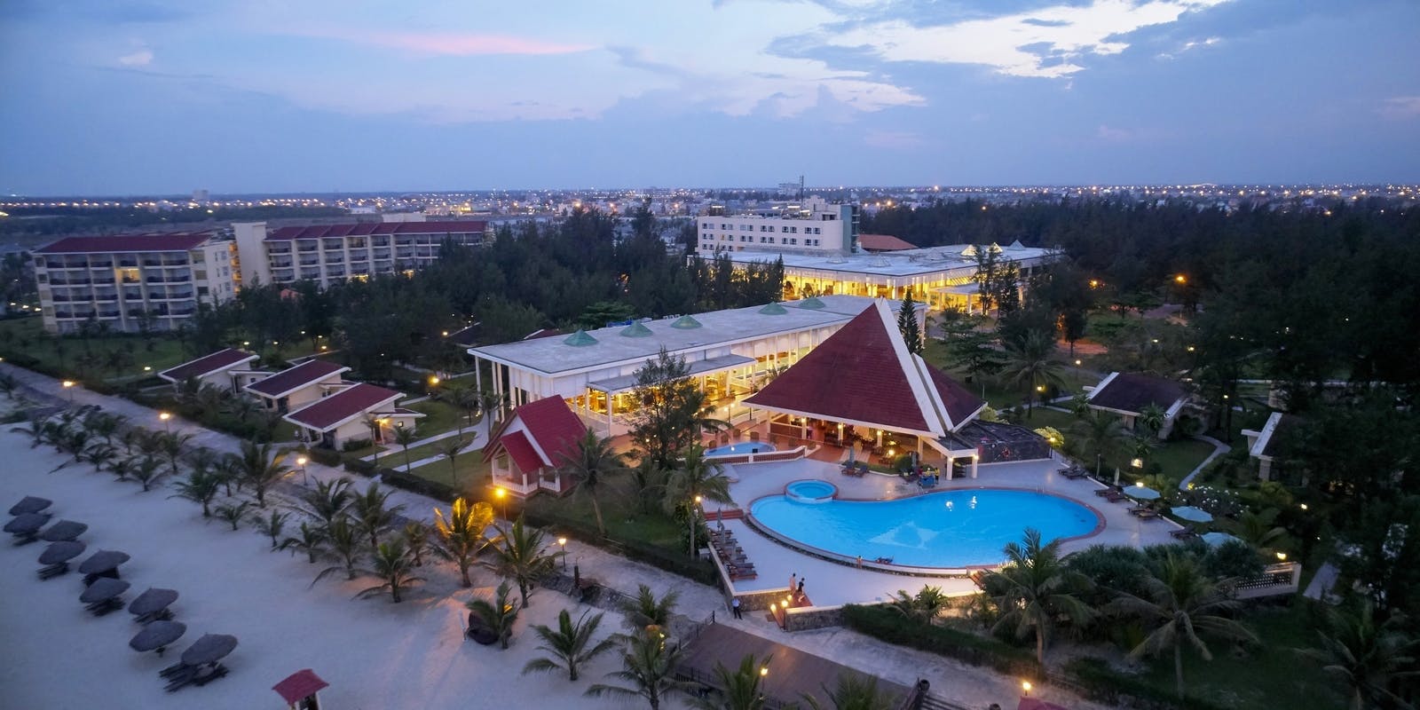 Sandy Beach Non Nuoc Resort