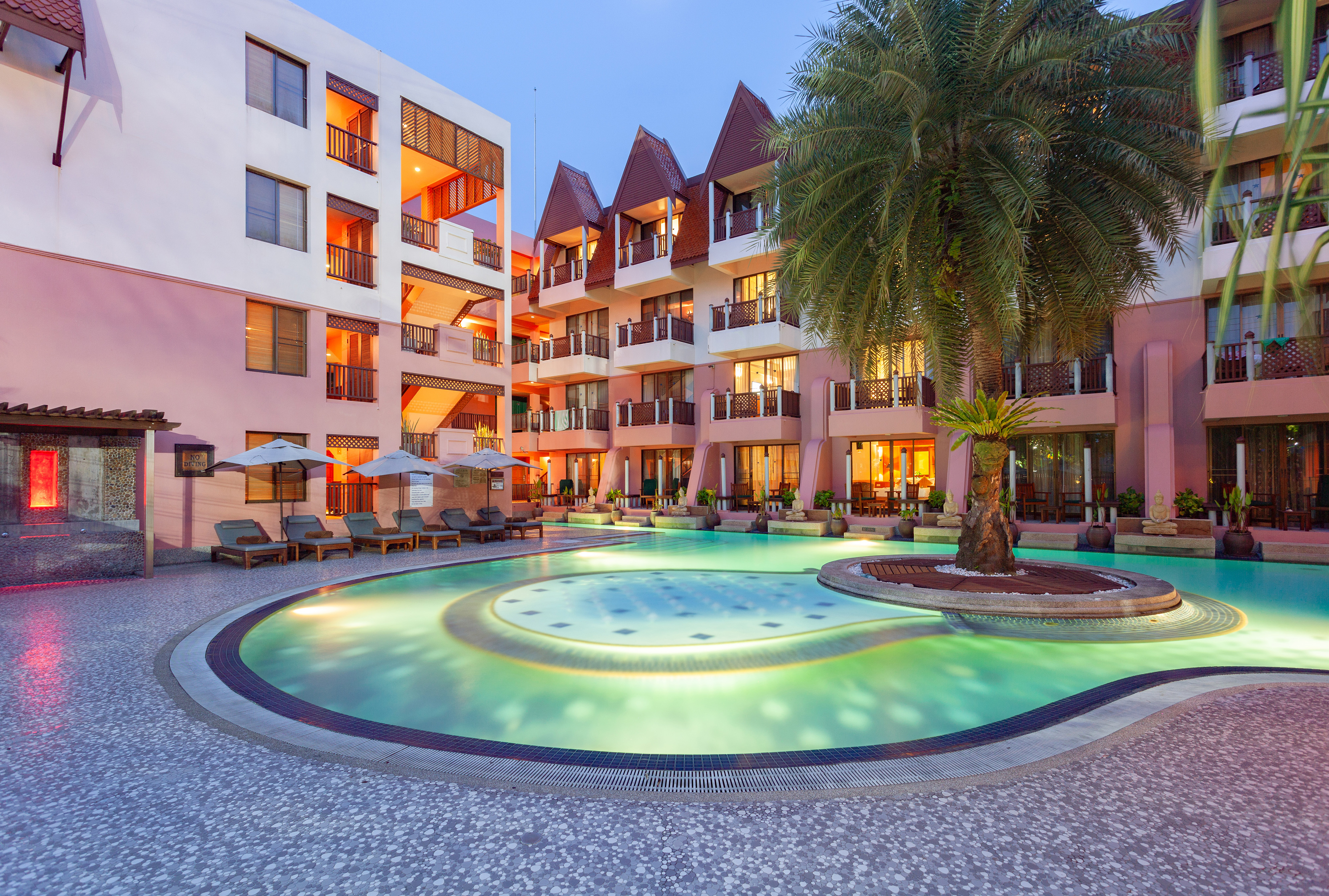 Seaview Patong Hotel